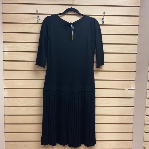 Women’s dress - Picture 1 of 5